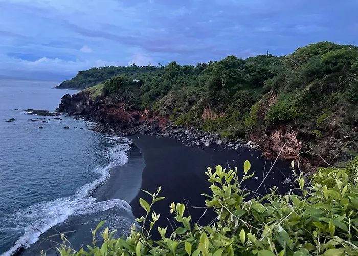 Makawi Tuwa Cliff - Luxury Cliff With Private Beach, Infinity Pools And Ocean View ベッド・アンド・ブレックファスト