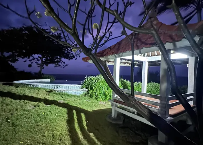 Makawi Tuwa Cliff - Luxury Cliff With Private Beach, Infinity Pools And Ocean View ベッド・アンド・ブレックファスト Seraya