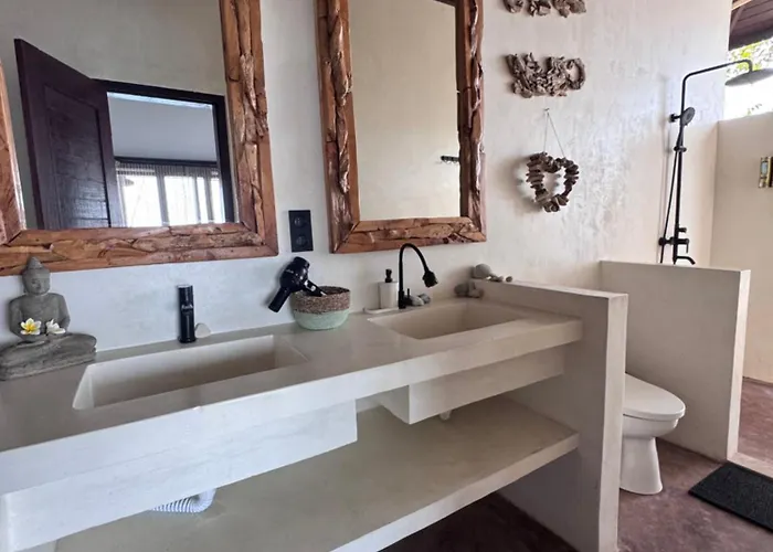 ベッド・アンド・ブレックファスト Makawi Tuwa Cliff - Luxury Cliff With Private Beach, Infinity Pools And Ocean View Seraya