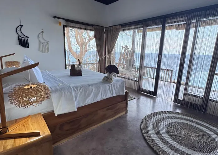 Makawi Tuwa Cliff - Luxury Cliff With Private Beach, Infinity Pools And Ocean View Seraya