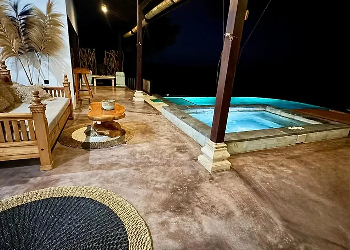 ベッド・アンド・ブレックファスト Makawi Tuwa Cliff - Luxury Cliff With Private Beach, Infinity Pools And Ocean View Seraya
