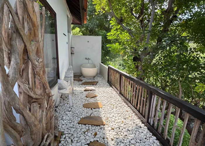 Makawi Tuwa Cliff - Luxury Cliff With Private Beach, Infinity Pools And Ocean View ベッド・アンド・ブレックファスト Seraya