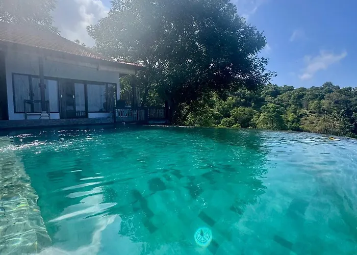 Makawi Tuwa Cliff - Luxury Cliff With Private Beach, Infinity Pools And Ocean View 4*
