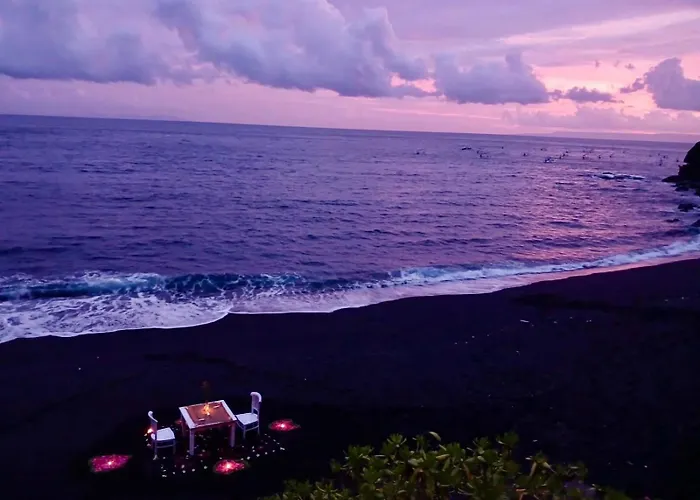 Makawi Tuwa Cliff - Luxury Cliff With Private Beach, Infinity Pools And Ocean View ベッド・アンド・ブレックファスト Seraya