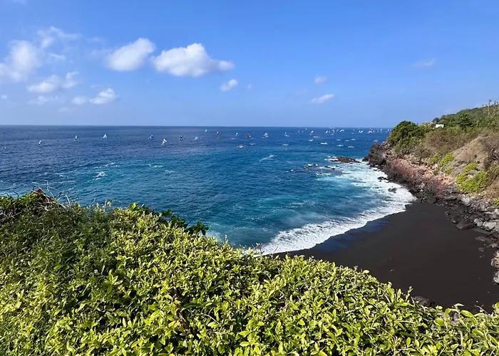 Makawi Tuwa Cliff - Luxury Cliff With Private Beach, Infinity Pools And Ocean View ベッド・アンド・ブレックファスト