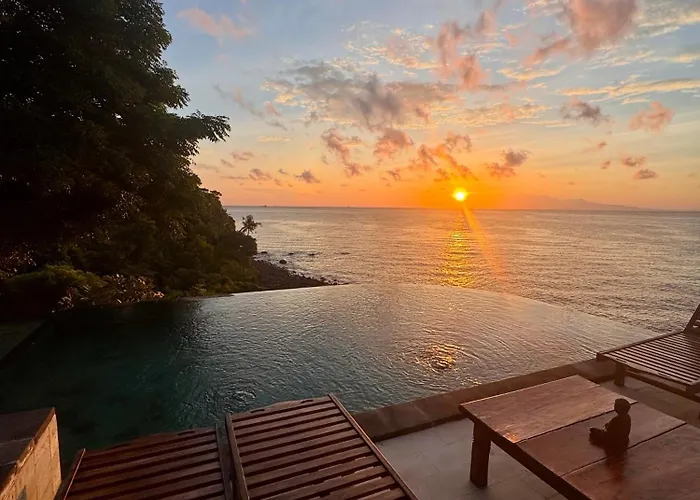 Makawi Tuwa Cliff - Luxury Cliff With Private Beach, Infinity Pools And Ocean View ベッド・アンド・ブレックファスト Seraya