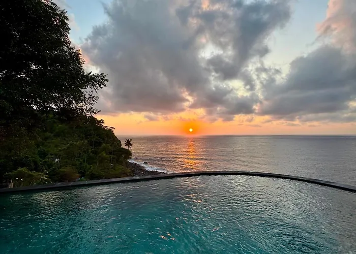 Makawi Tuwa Cliff - Luxury Cliff With Private Beach, Infinity Pools And Ocean View Seraya