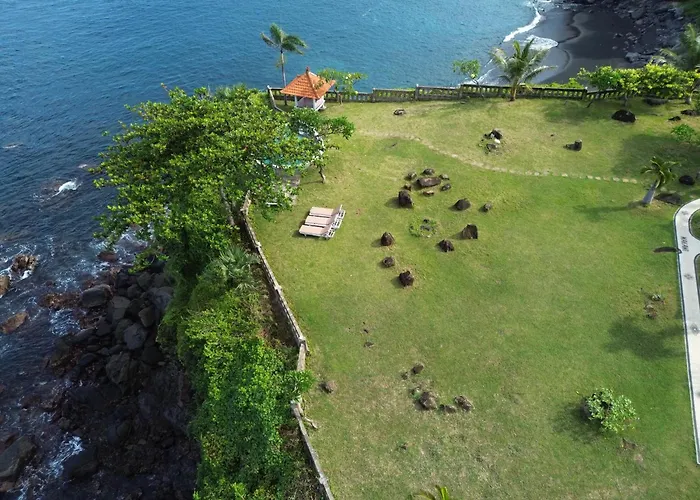 Makawi Tuwa Cliff - Luxury Cliff With Private Beach, Infinity Pools And Ocean View ベッド・アンド・ブレックファスト Seraya